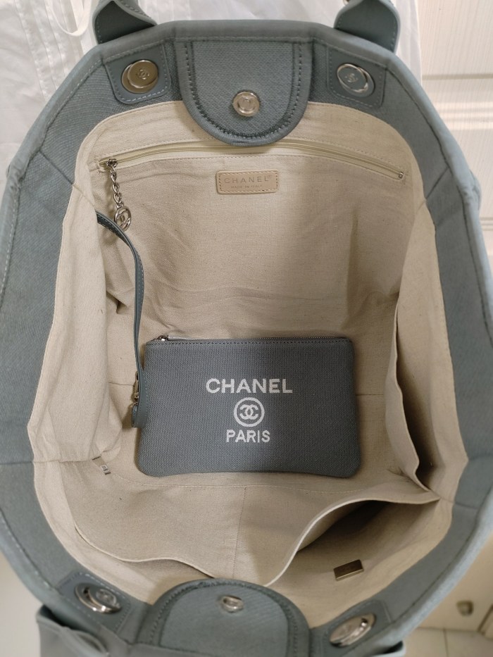 Handbag   Chanel  size  38 cm