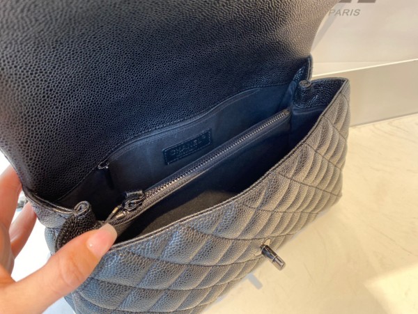 Handbag  Chanel   92991  size  28 cm