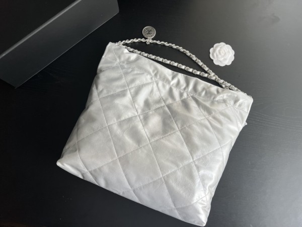 Handbag  Chanel  size 39cmx42cmx8 cm