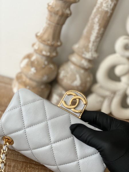 Handbag  Chanel  3473  size  13*18*6 cm