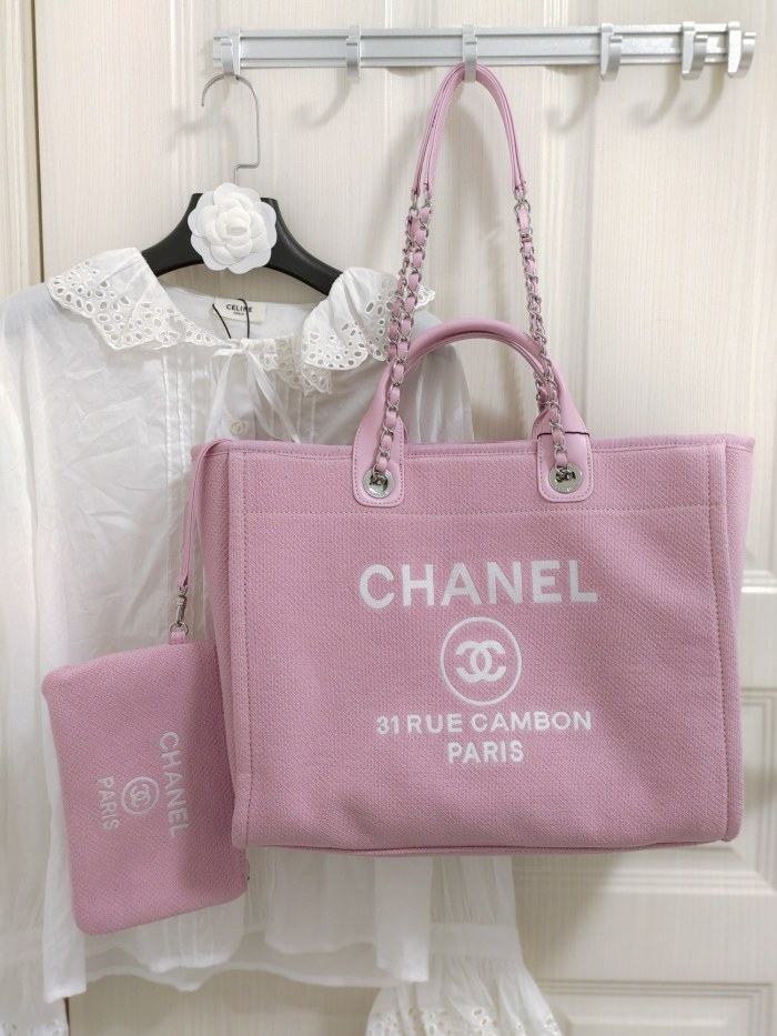 Handbag  Chanel   size  38 cm