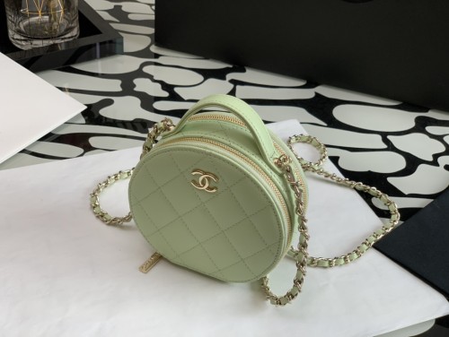  Handbag  Chanel  size  12×12×5 cm