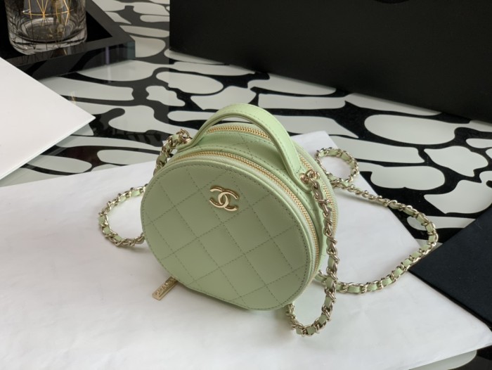  Handbag  Chanel  size  12×12×5 cm