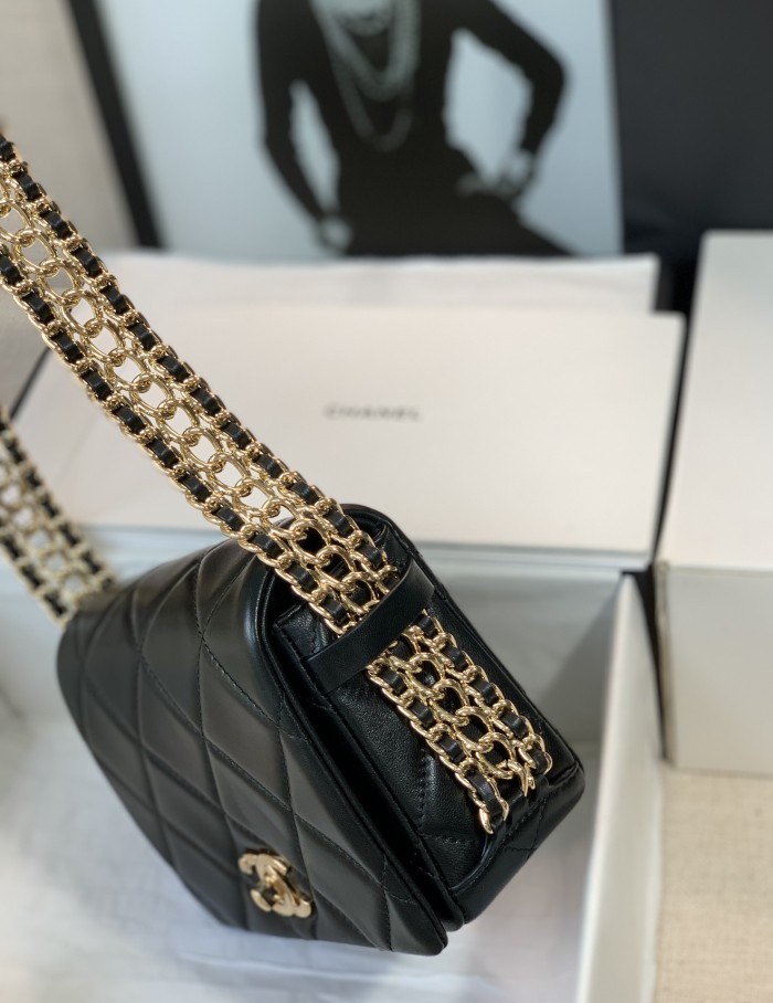 Handbag  Chanel  size 18  cm