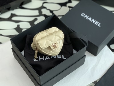  Handbag  Chanel   size  8*8.5*5.5* cm