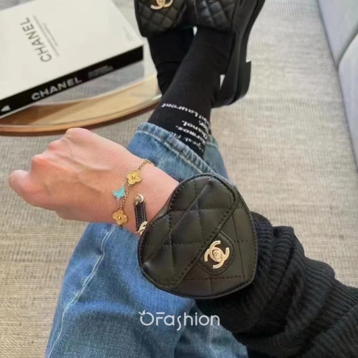  Handbag  Chanel  size  8*8.5*5.5* cm