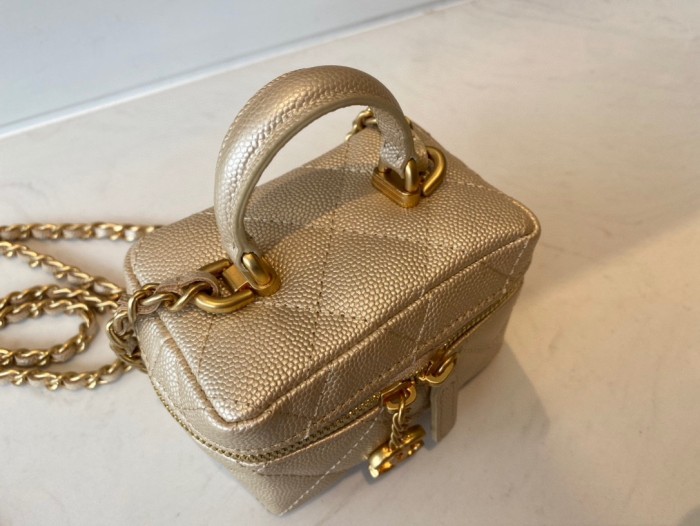 Handbag  Chanel  AP2194  size  12*11.5*7 cm