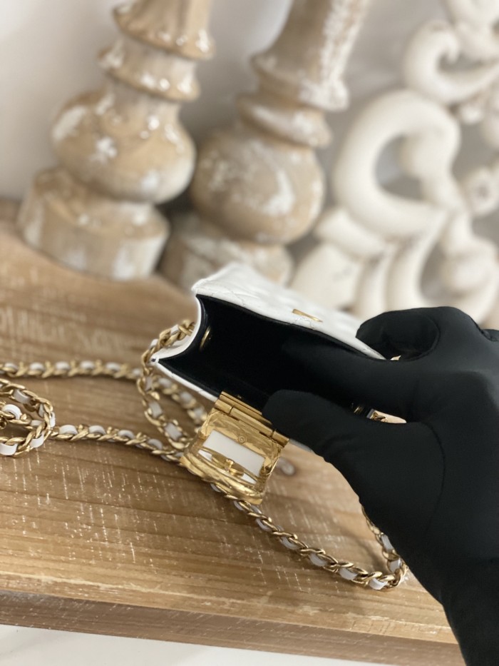 Handbag  Chanel  2981  size 18*3*10  cm