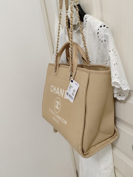 Handbag   Chanel  size  38 cm