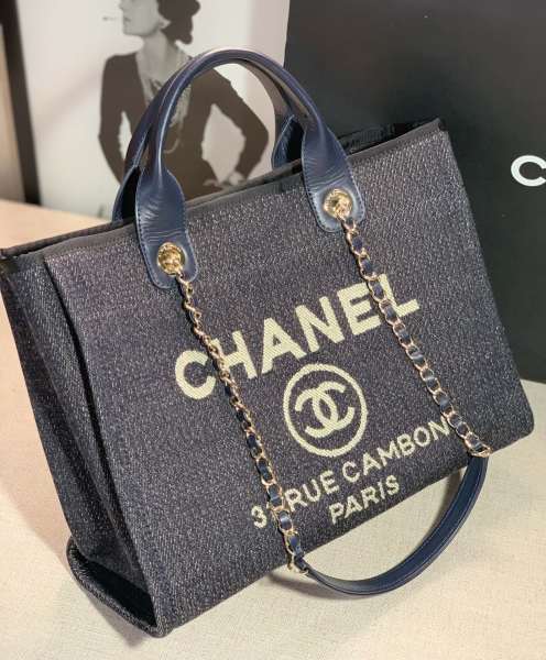 Handbag  Chanel  size  38  cm