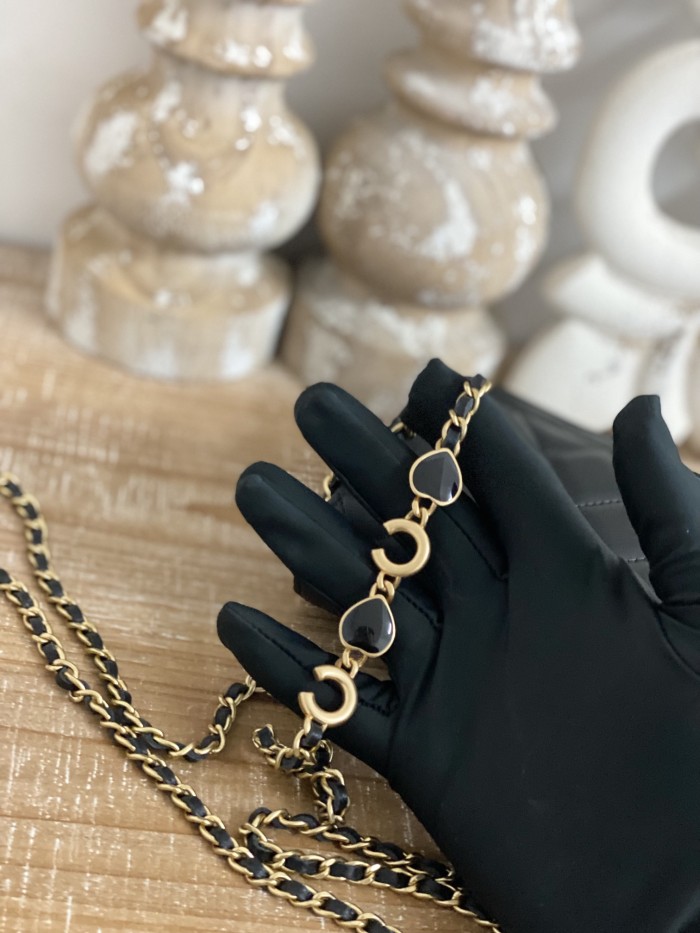  Handbag   Chanel  81225  size 19 cm