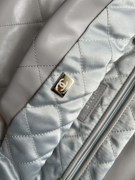 Handbag  Chanel  size 39cmx42cmx8 cm