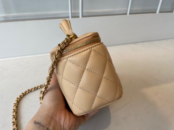 Handbag  Chanel  AP2198  size  11*8.5*7 cm