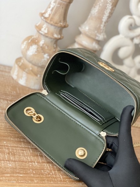 Handbag  Chanel  81222  size 16.5 cm