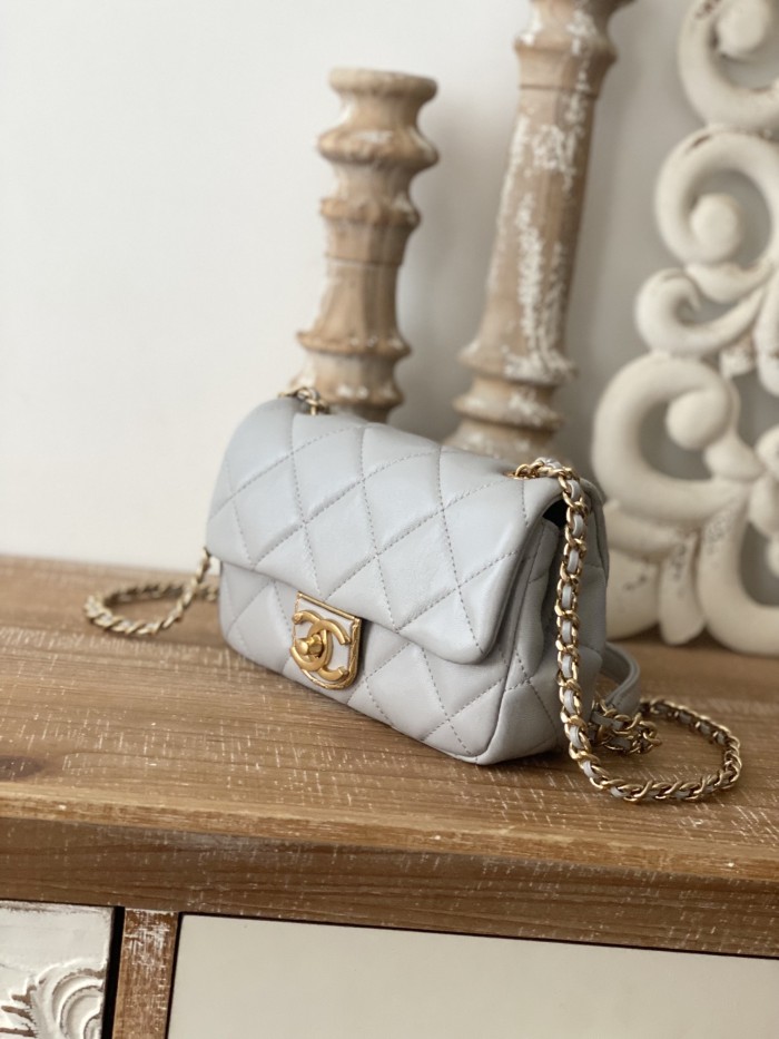 Handbag  Chanel  3473  size  13*18*6 cm