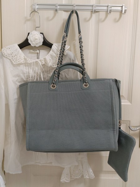 Handbag   Chanel  size  38 cm