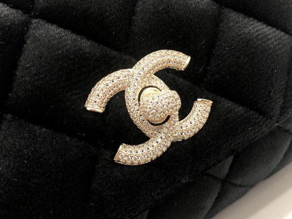 Handbag  Chanel  AS2215  size  𝟏𝟑*𝟏𝟗*𝟗 𝑐𝑚