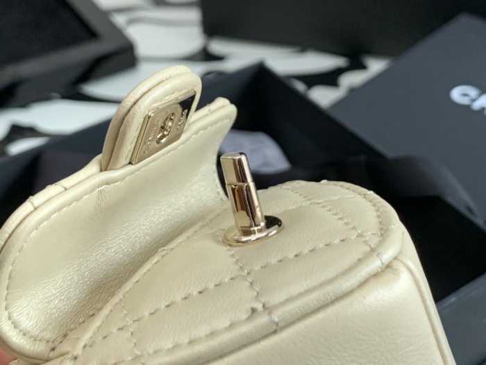  Handbag  Chanel   size  8*8.5*5.5* cm