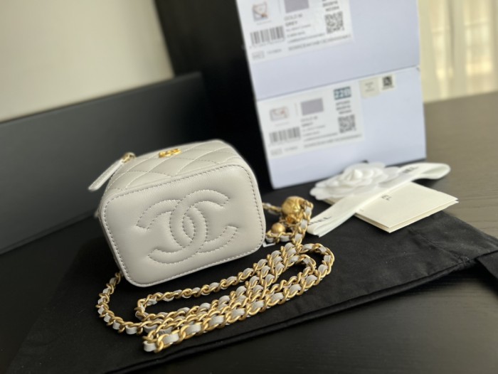 Handbag  Chanel  AP1447  size  8.5cmx11cmx7 cm 