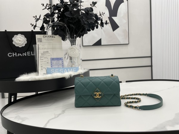 Handbag  Chanel  AS2633  size  18*7*12 cm