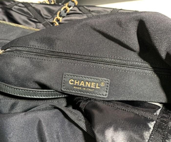 Handbag  Chanel  size  25×46×28 cm