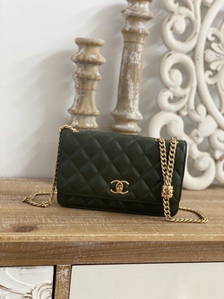 Handbag  Chanel   81221  size  19 cm