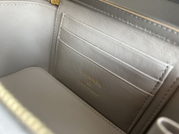 Handbag  Chanel  AP2937  size 8.5cmx11cmx7 cm