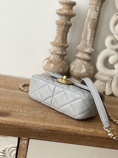 Handbag  Chanel  3473  size  13*18*6 cm