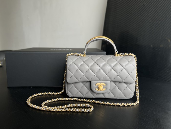  Handbag  Chanel  2431  size 20cmx12cmx6 cm