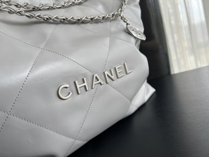 Handbag  Chanel  size 39cmx42cmx8 cm