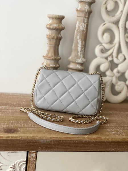 Handbag  Chanel  3473  size  13*18*6 cm