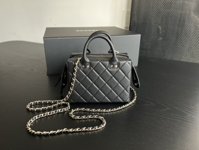 Handbag  Chanel size 15cmx11.5cmx5cm