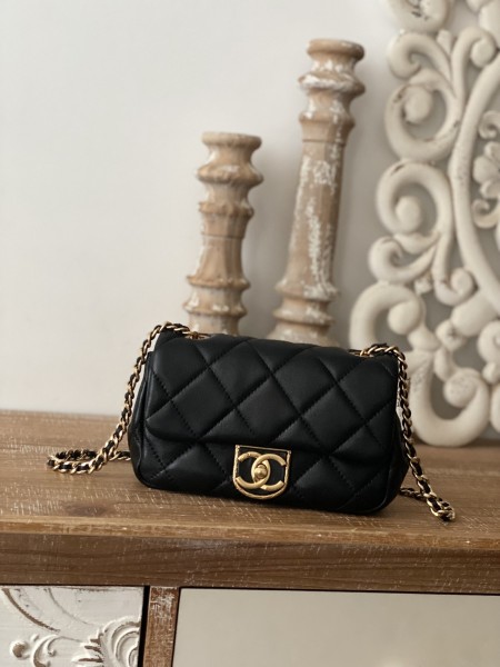 Handbag  Chanel  3473  size  13*18*6 cm