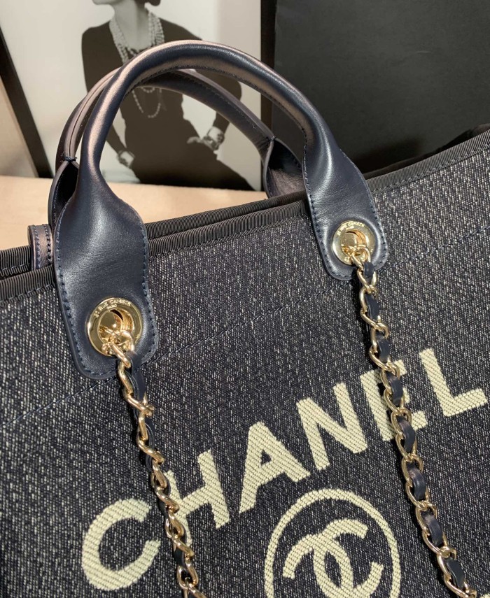 Handbag  Chanel  size  38  cm