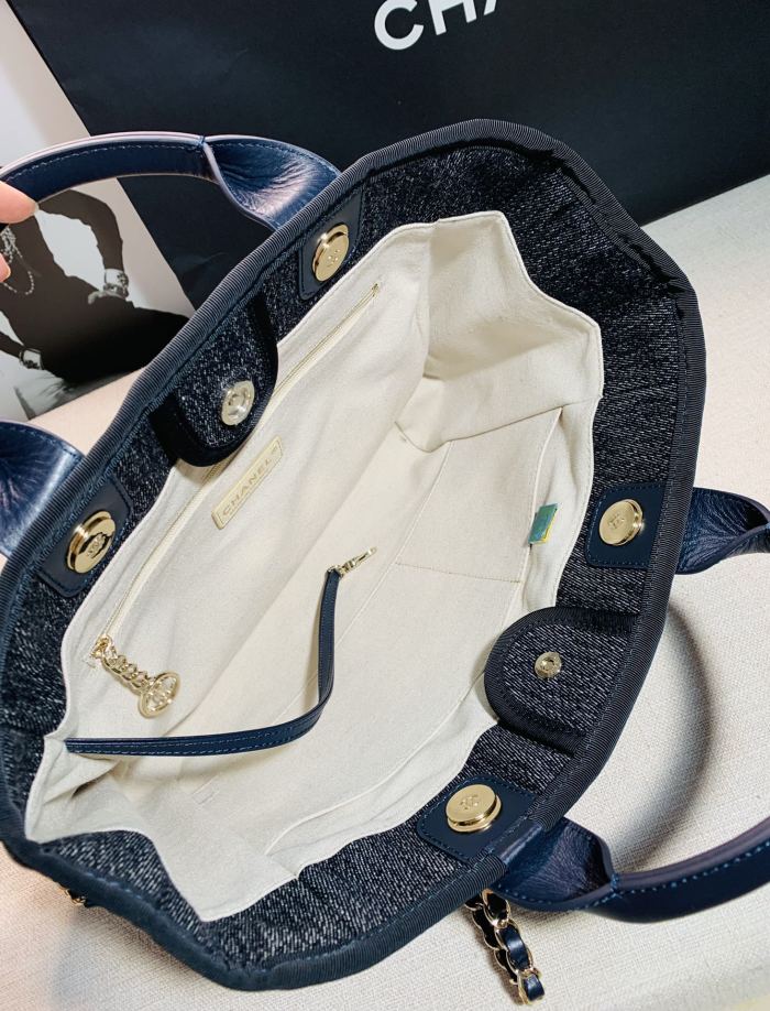 Handbag  Chanel  size  38  cm