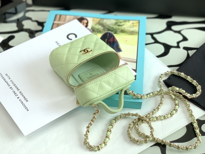  Handbag  Chanel  size  11×10×4 cm