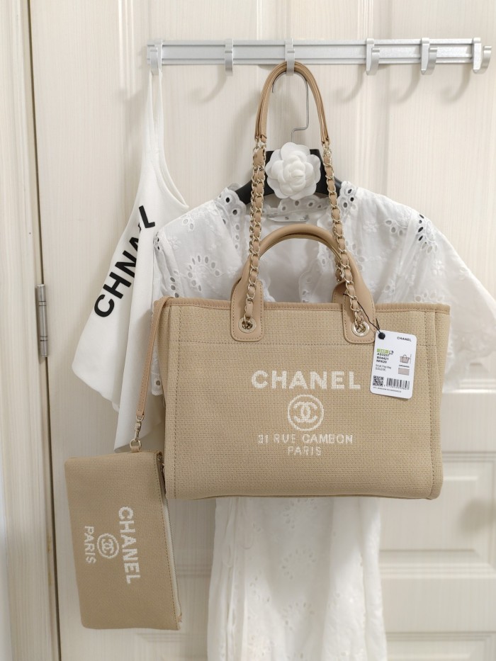 Handbag   Chanel   size  38 cm