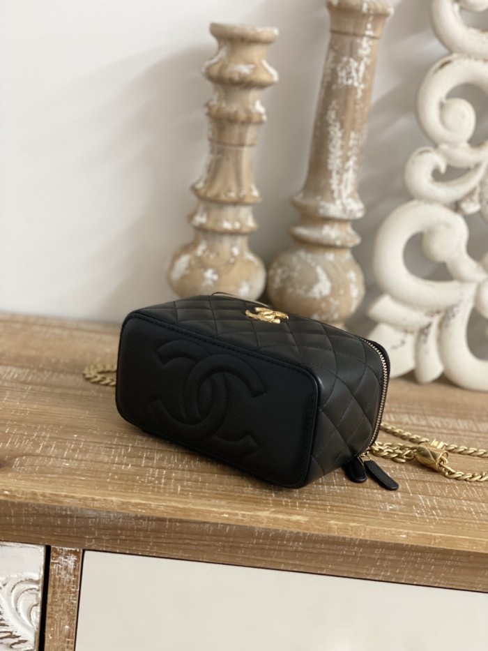 Handbag  Chanel  81222  size  16.5 cm