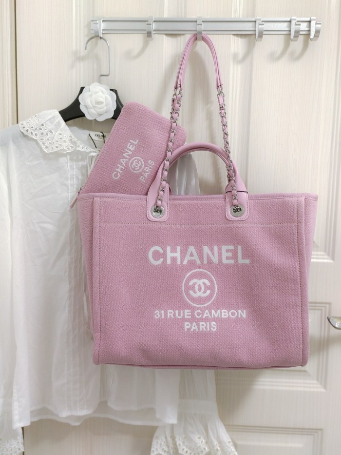 Handbag  Chanel   size  38 cm
