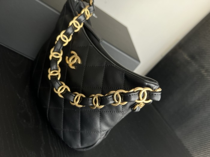 Handbag  Chanel   size  17.5cm24cm6 cm