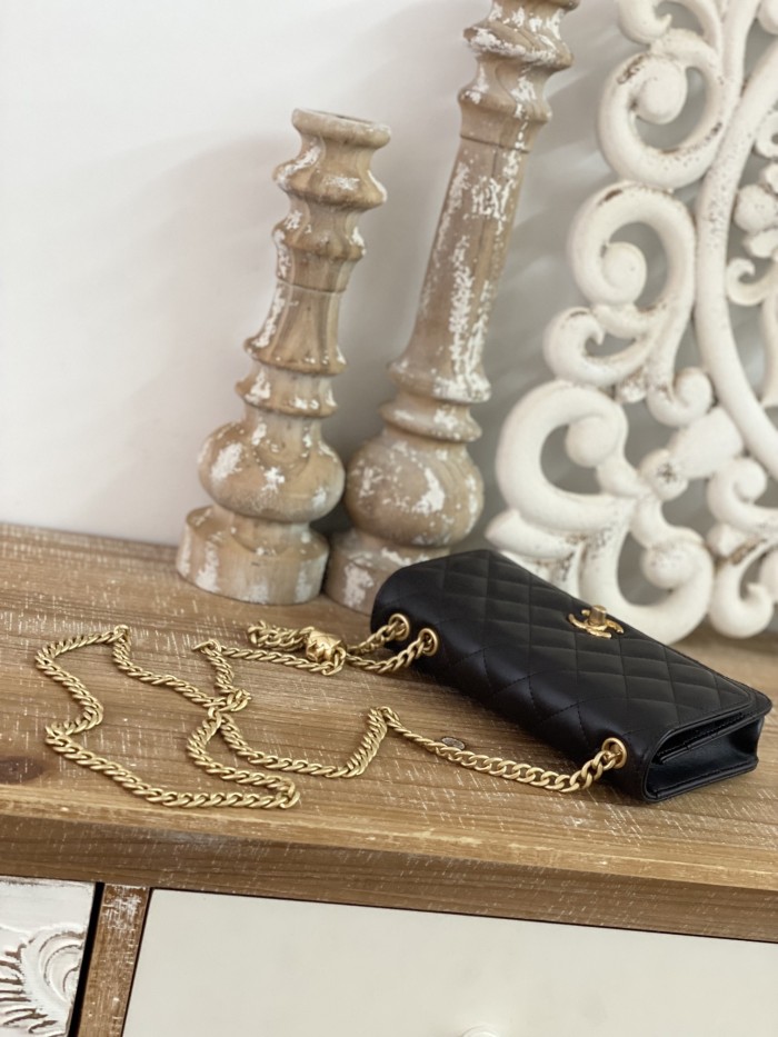 Handbag  Chanel  81221  size  19 cm