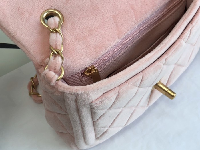 Handbag  Chanel  size  18×13×7 cm