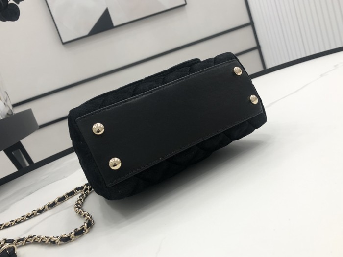 Handbag  Chanel  AS2215  size  𝟏𝟑*𝟏𝟗*𝟗 𝑐𝑚