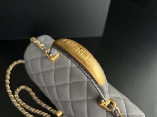  Handbag  Chanel  2431  size 20cmx12cmx6 cm