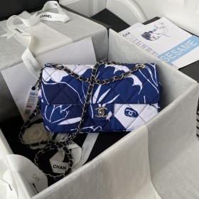 Handbag  Chanel  AS3521  size  15X24.5X5 cm