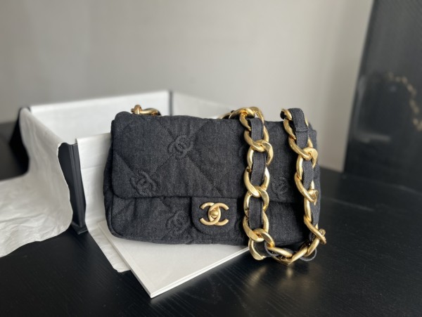  Handbag  Chanel  3216  size  23 cm 
