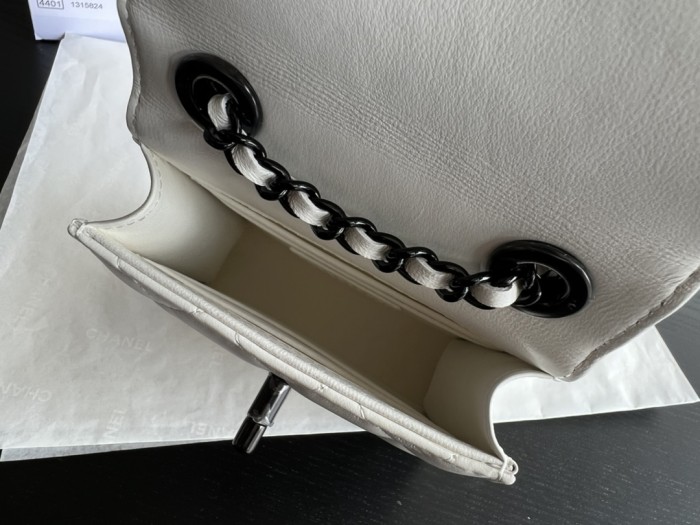 Handbag  Chanel  81633  size  11cmx11cmx5 cm