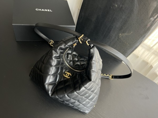 Handbag  Chanel   size  35cmx37cm11 cm