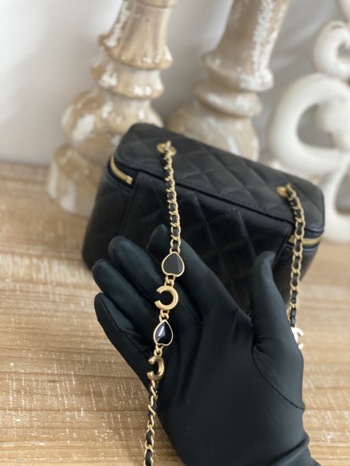 Handbag  Chanel  81226  size  16.5 cm 