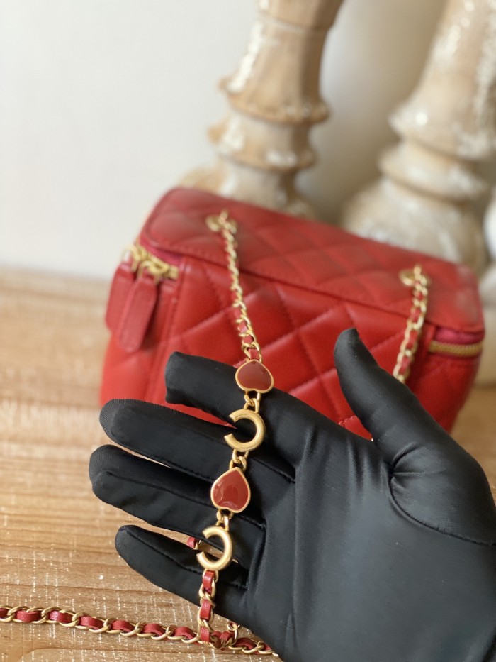  Handbag  Chanel  81226  size 16.5 cm